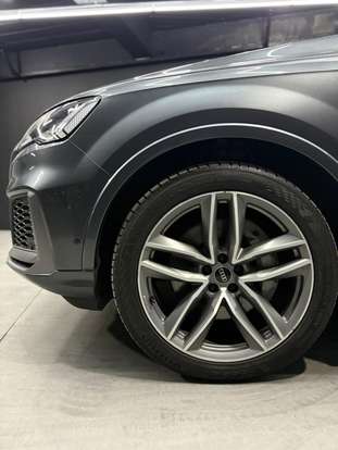AUDI-Q7-2021