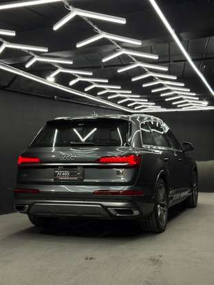 AUDI-Q7-2021