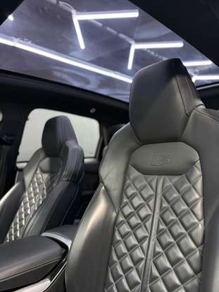 AUDI-Q7-2021