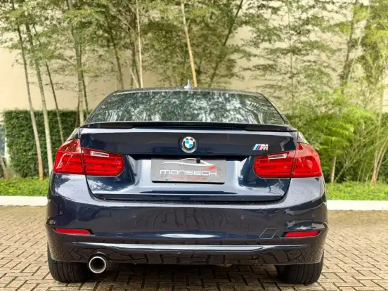 BMW-320i-2013