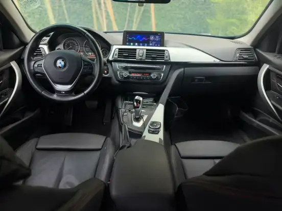 BMW-320i-2013