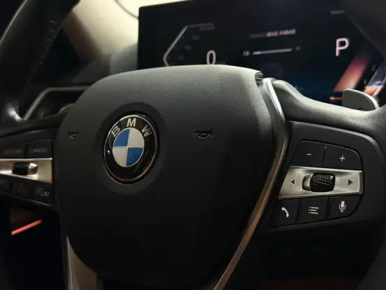 BMW-320i-2022