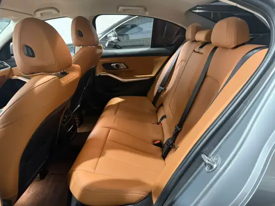 BMW-320i-2022
