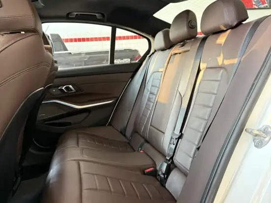 BMW-320i-2.0 16V TURBO FLEX M SPORT 10th ANNIVERSARY EDITION AUTOMÁTICO BMW-320i-2025