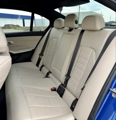 BMW-320i-2023