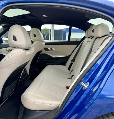 BMW-320i-2023