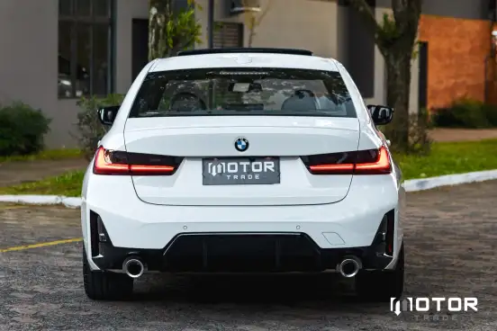 BMW-320i-2023