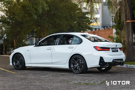 BMW-320i-2023