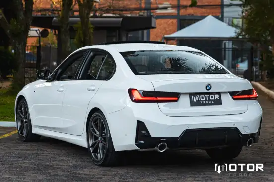BMW-320i-2023