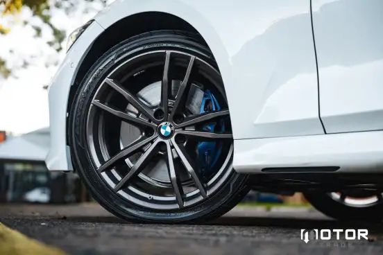 BMW-320i-2023