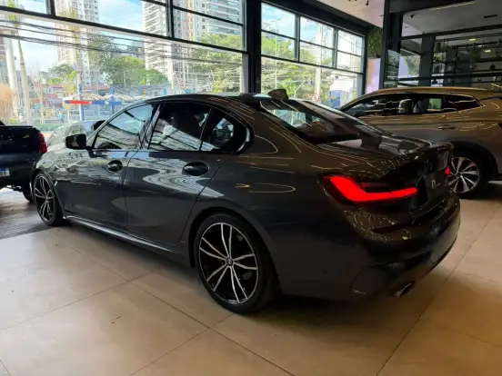 BMW-320i-2021