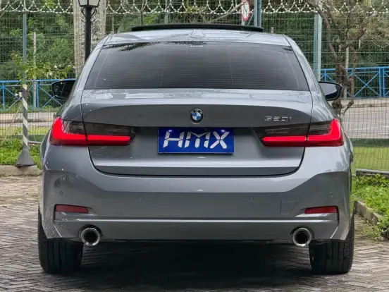 BMW-320i-2023