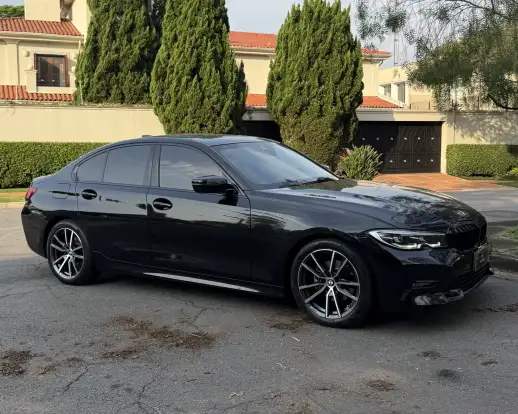 BMW-320i-2020