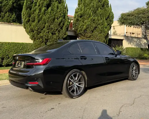 BMW-320i-2020