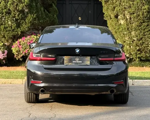 BMW-320i-2020