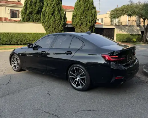BMW-320i-2020