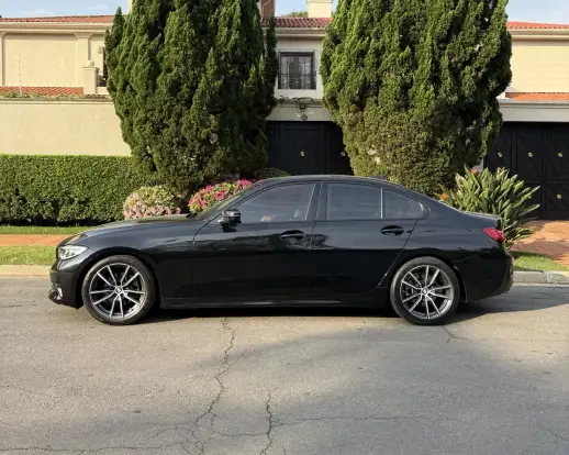 BMW-320i-2020