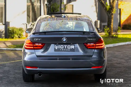 BMW-320i-2015