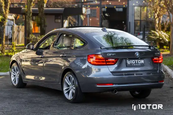 BMW-320i-2015
