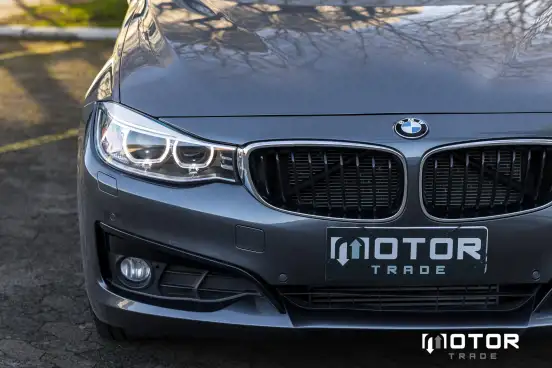 BMW-320i-2015