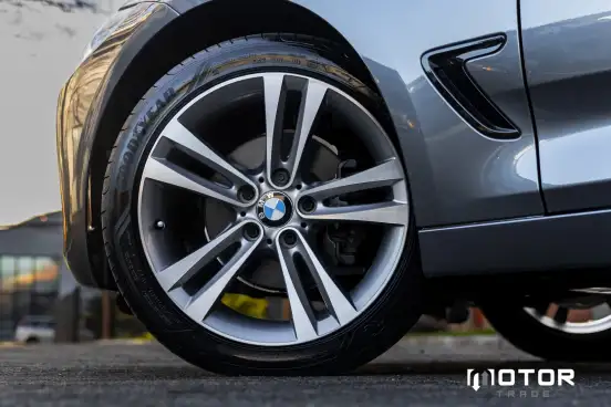 BMW-320i-2015
