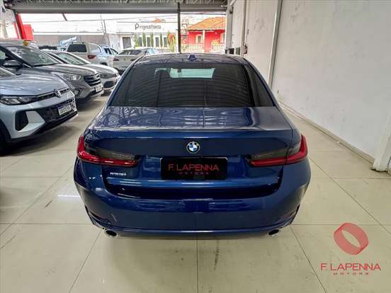 BMW-320i-2023