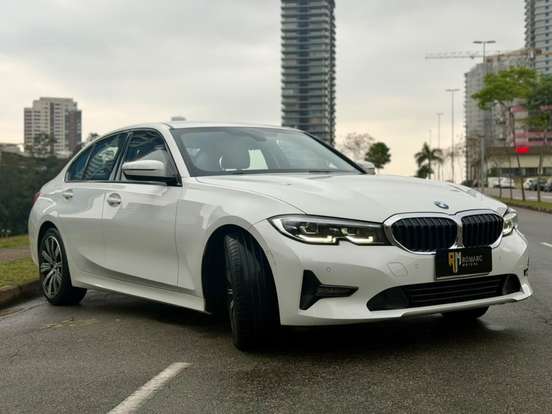 BMW-320i-2021