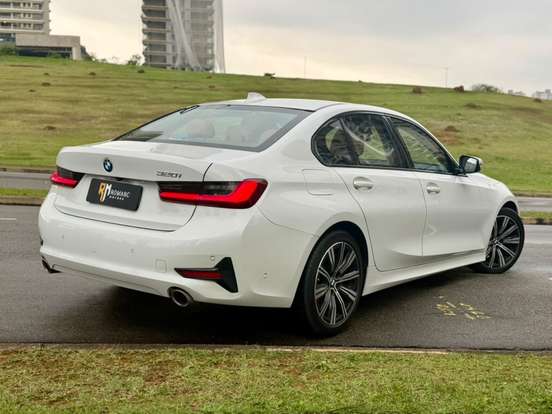 BMW-320i-2021