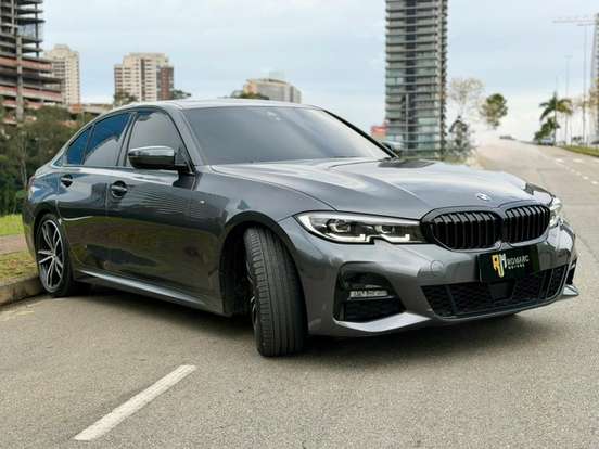 BMW-320i-2022