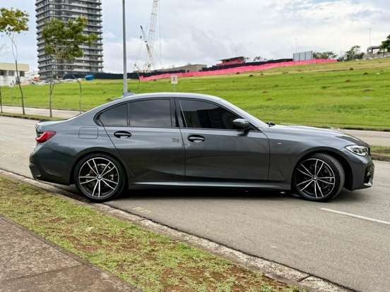 BMW-320i-2022