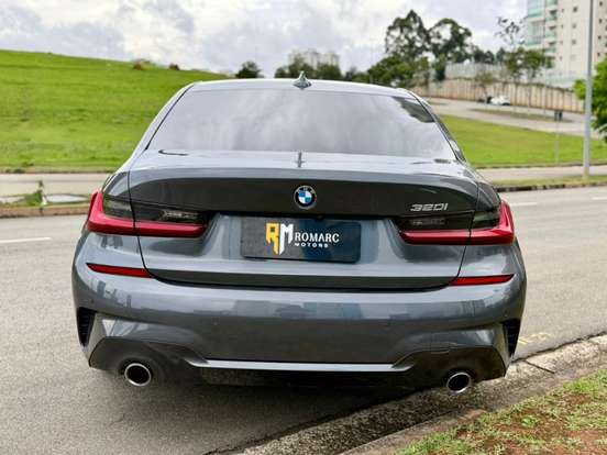 BMW-320i-2022