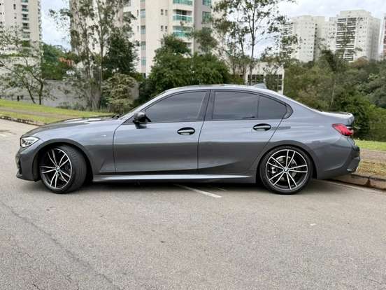 BMW-320i-2022
