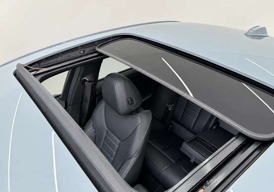 BMW-320i-2023