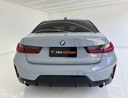 BMW-320i-2023