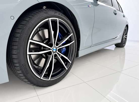 BMW-320i-2023
