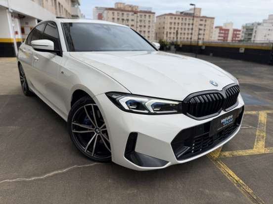 BMW-320i-2023