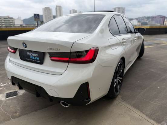 BMW-320i-2023