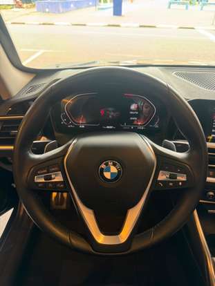 BMW-320i-2020