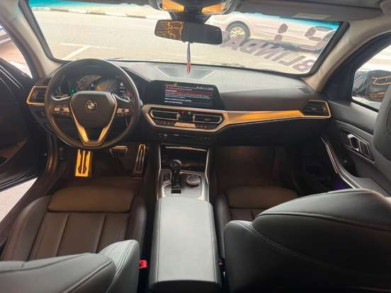 BMW-320i-2020