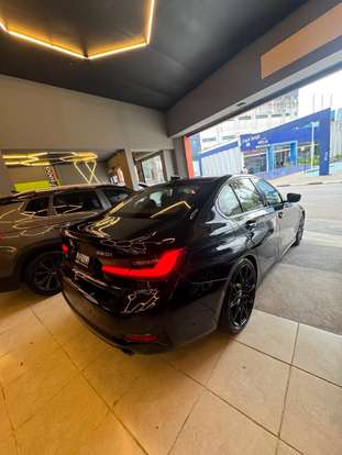 BMW-320i-2020