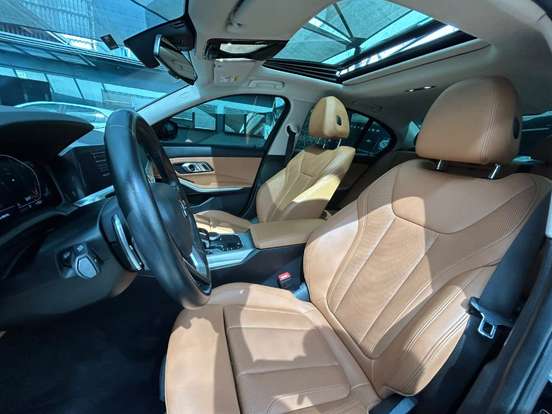 BMW-320i-2022