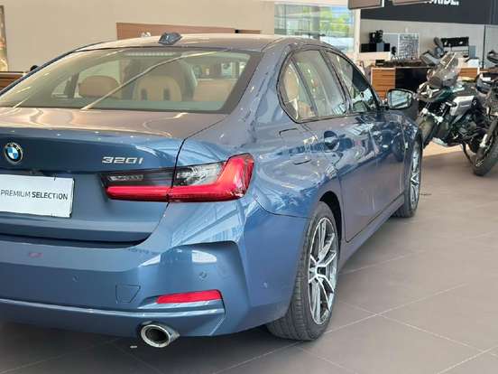 BMW-320i-2025