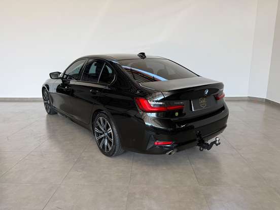 BMW-320i-2020
