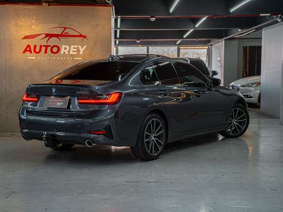 BMW-320i-2019