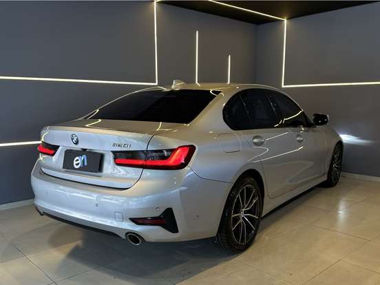 BMW-320i-2019