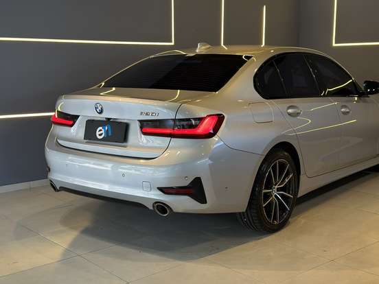 BMW-320i-2019