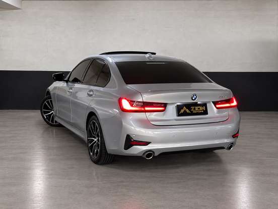 BMW-320i-2020