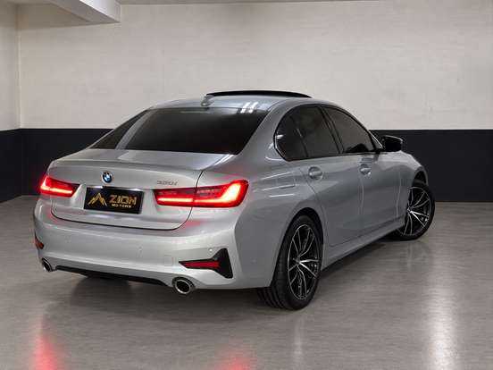 BMW-320i-2020