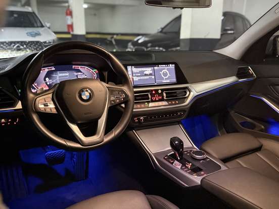 BMW-320i-2020
