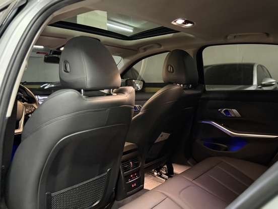 BMW-320i-2020